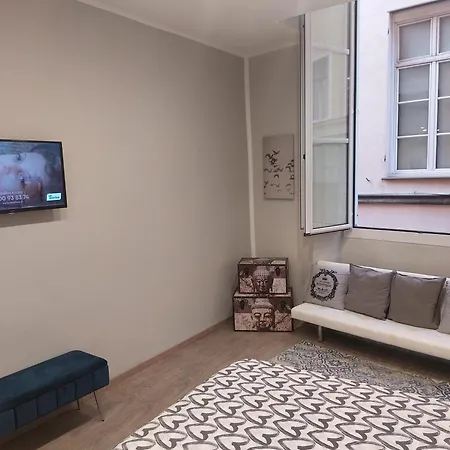 Piazzetta La Maddalena * Savone