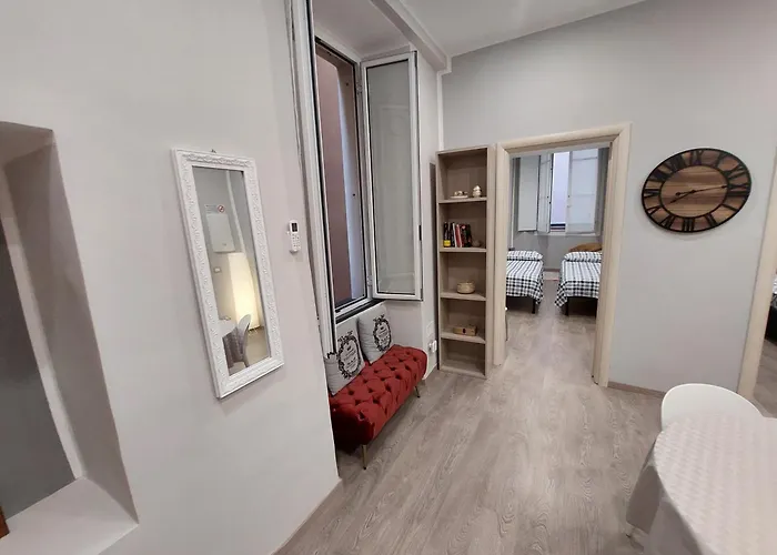 Piazzetta La Maddalena * 萨沃纳